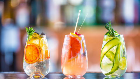 Padre de la mixología ostentosa